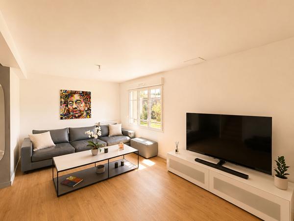 Maison 5 pièce(s) 91 m2 478 000 € **  - Référence  1133