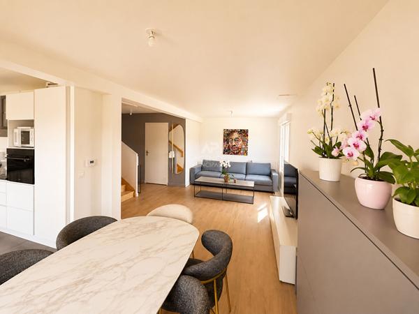 Maison 5 pièce(s) 91 m2 478 000 € **  - Référence  1133