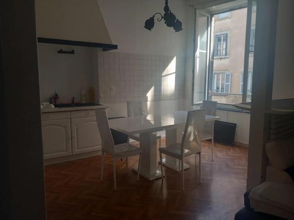 Idéal investisseurs TR potentiel 17,6% immeuble +local