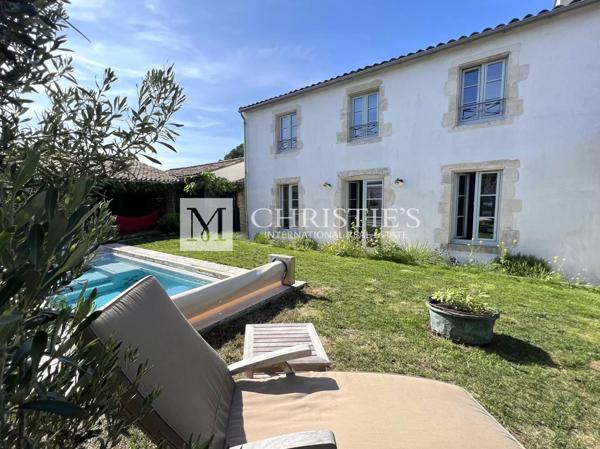 Propriété de standing de 2016 au charme d’antan, La Flotte