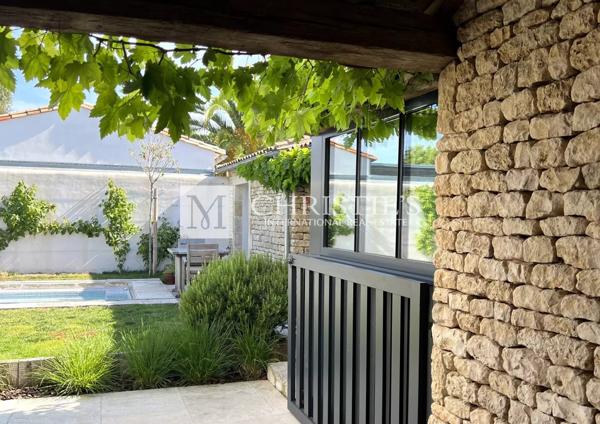 Propriété de standing de 2016 au charme d’antan, La Flotte