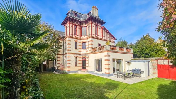 Propriété à vendre 10 pièces sur terrain clos de murs en pierre MORIGNY CHAMPIGNY (91)