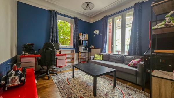 Propriété à vendre 10 pièces sur terrain clos de murs en pierre MORIGNY CHAMPIGNY (91)