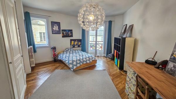 Propriété à vendre 10 pièces sur terrain clos de murs en pierre MORIGNY CHAMPIGNY (91)