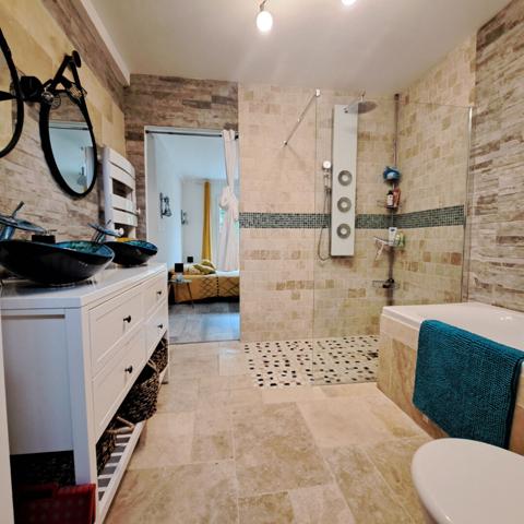 A VENDRE MAISON / 3 CHAMBRES / 2 BUREAUX / DEPENDANCE / GRAND JARDIN