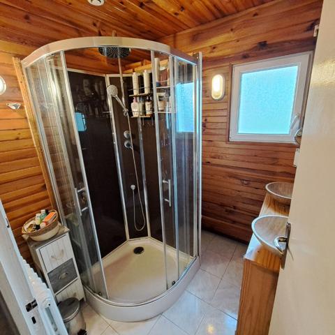 A VENDRE MAISON / 3 CHAMBRES / 2 BUREAUX / DEPENDANCE / GRAND JARDIN