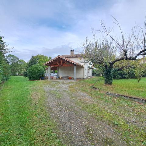 A VENDRE MAISON / 3 CHAMBRES / 2 BUREAUX / DEPENDANCE / GRAND JARDIN