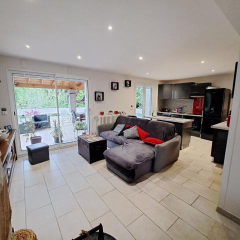 A VENDRE MAISON / 3 CHAMBRES / 2 BUREAUX / DEPENDANCE / GRAND JARDIN