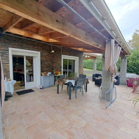 A VENDRE MAISON / 3 CHAMBRES / 2 BUREAUX / DEPENDANCE / GRAND JARDIN