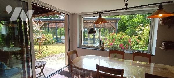 Propriété de 8 pièces, 168 m²+ 101 m²habitable, piscine chauffée, dépendances sur 6 453 m² de jardin