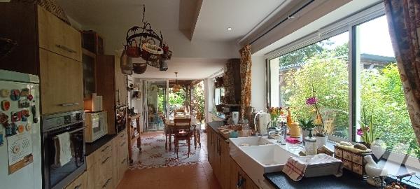 Propriété de 8 pièces, 168 m²+ 101 m²habitable, piscine chauffée, dépendances sur 6 453 m² de jardin