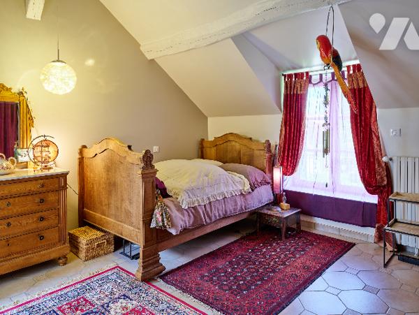 Propriété de 8 pièces, 168 m²+ 101 m²habitable, piscine chauffée, dépendances sur 6 453 m² de jardin