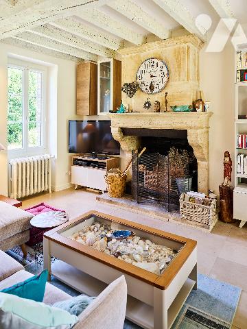 Propriété de 8 pièces, 168 m²+ 101 m²habitable, piscine chauffée, dépendances sur 6 453 m² de jardin