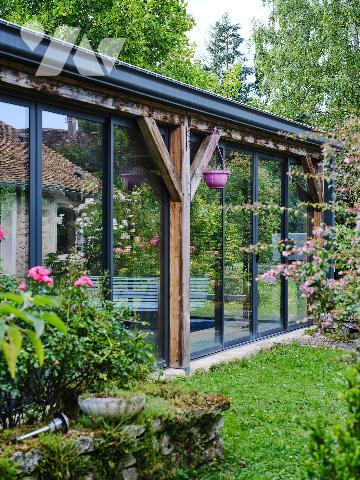 Propriété de 8 pièces, 168 m²+ 101 m²habitable, piscine chauffée, dépendances sur 6 453 m² de jardin