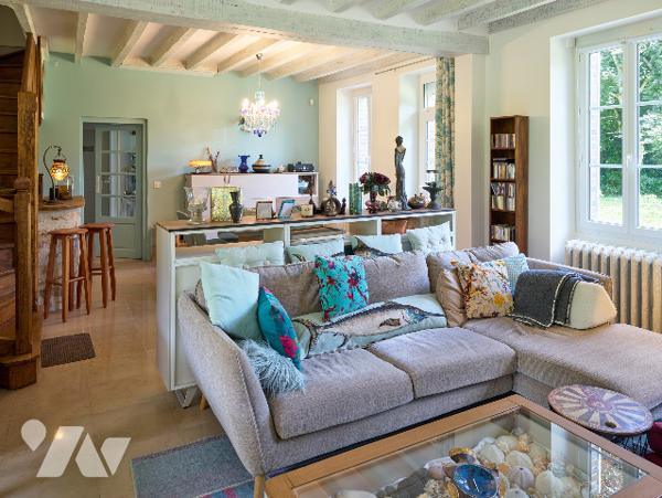 Propriété de 8 pièces, 168 m²+ 101 m²habitable, piscine chauffée, dépendances sur 6 453 m² de jardin