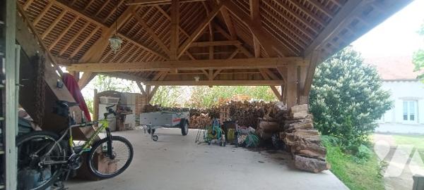 Propriété de 8 pièces, 168 m²+ 101 m²habitable, piscine chauffée, dépendances sur 6 453 m² de jardin