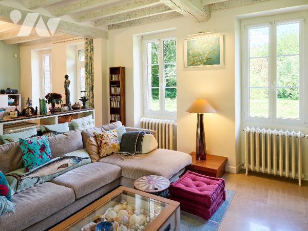 Propriété de 8 pièces, 168 m²+ 101 m²habitable, piscine chauffée, dépendances sur 6 453 m² de jardin