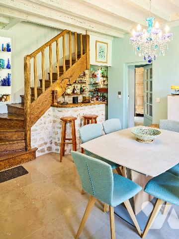 Propriété de 8 pièces, 168 m²+ 101 m²habitable, piscine chauffée, dépendances sur 6 453 m² de jardin