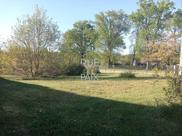 86490 COLOMBIERS Terrain constructible de 1189m²