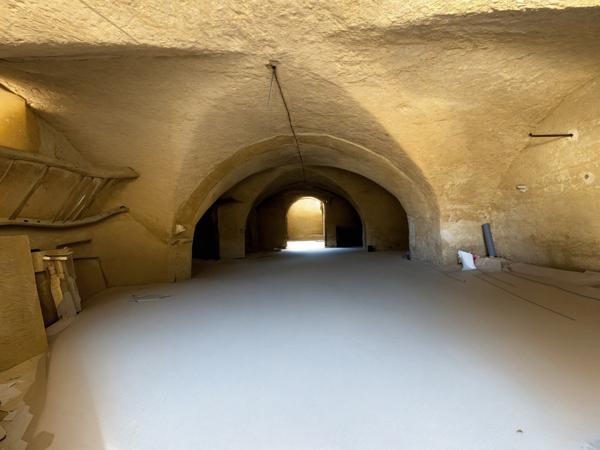 Sommières (30250) Sommiéres, HYPER CENTRE, GARAGE POUR STOCKAGE OU POUR VÉHICULES