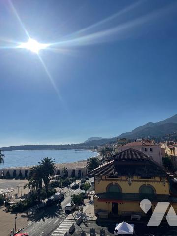 CENTRE HISTORIQUE - DERNIER ÉTAGE VUE MER.
