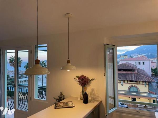 CENTRE HISTORIQUE - DERNIER ÉTAGE VUE MER.