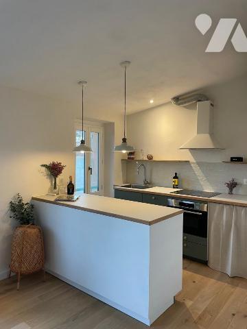 CENTRE HISTORIQUE - DERNIER ÉTAGE VUE MER.