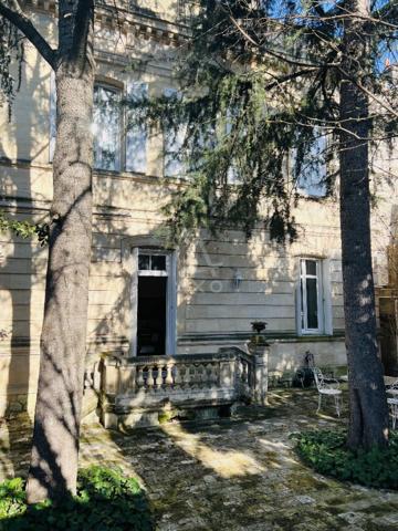 GRANDE MAISON BOURGEOISE 240 m² avec DOUBLE GARAGE 47.37 m² + T3 de 55 m² INDEPENDANT LIBRE - CAVE de 99.12 m²