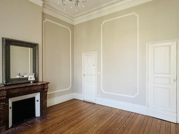 GRANDE MAISON BOURGEOISE 240 m² avec DOUBLE GARAGE 47.37 m² + T3 de 55 m² INDEPENDANT LIBRE - CAVE de 99.12 m²