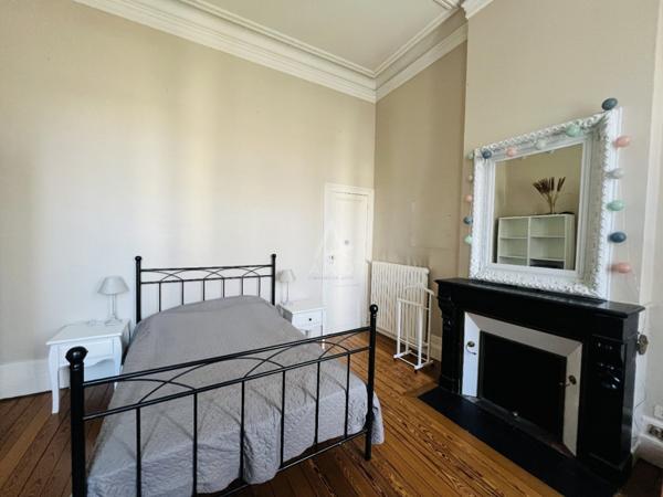 GRANDE MAISON BOURGEOISE 240 m² avec DOUBLE GARAGE 47.37 m² + T3 de 55 m² INDEPENDANT LIBRE - CAVE de 99.12 m²