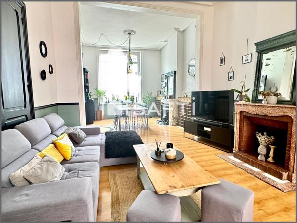 Maison type 1900 - 5 chambres + garage avec double accès au cachet preservé!