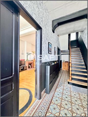Maison type 1900 - 5 chambres + garage avec double accès au cachet preservé!