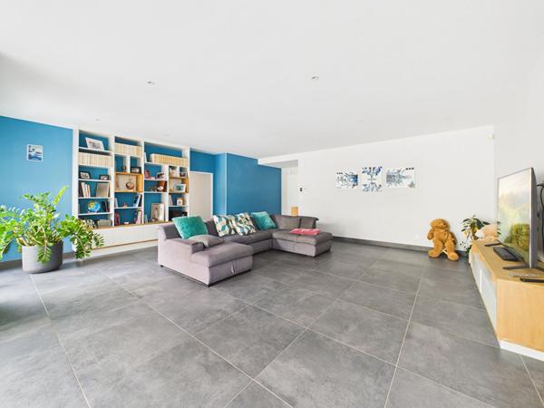 Maison plain pied de 195m2 habitable sur parcelle de 1723m2 avec piscine et dépendances , Saint loubes
