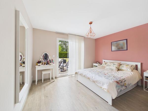 Maison plain pied de 195m2 habitable sur parcelle de 1723m2 avec piscine et dépendances , Saint loubes