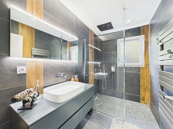 Maison plain pied de 195m2 habitable sur parcelle de 1723m2 avec piscine et dépendances , Saint loubes