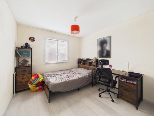 Maison plain pied de 195m2 habitable sur parcelle de 1723m2 avec piscine et dépendances , Saint loubes