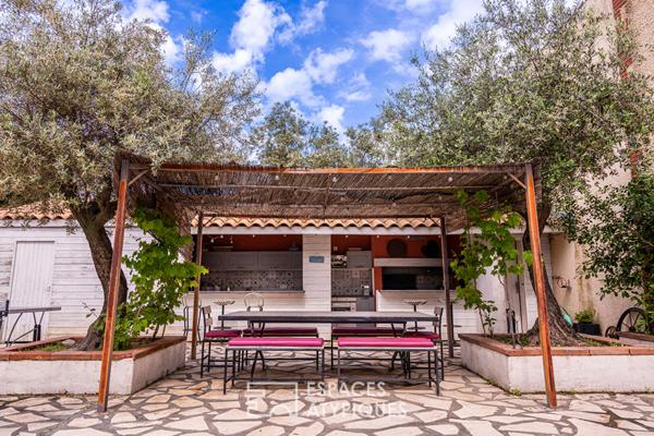 Propriété avec gîtes et maison familiale, deux piscines et jardin arboré
