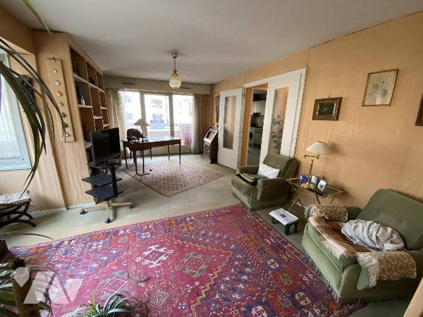 A Thonon-les-Bains (74200) - centre ville
F4 -1er étage avec balcons
Appartement + cave  - 79,36 m²