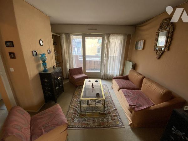 A Thonon-les-Bains (74200) - centre ville
F4 -1er étage avec balcons
Appartement + cave  - 79,36 m²