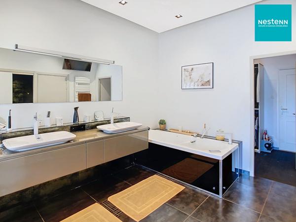 Propriété - 270 m² hab - 3261 m² de terrain - Piscine