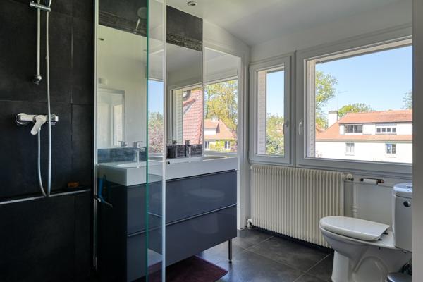 Maison familiale 6 chambres, lumineuse avec jardin plein sud – Domaine prisé