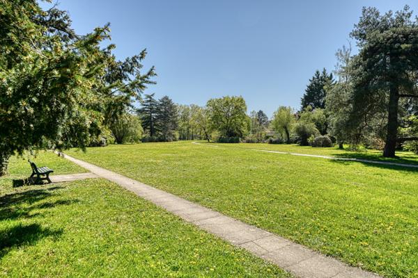 Maison familiale 6 chambres, lumineuse avec jardin plein sud – Domaine prisé