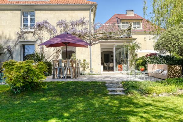 Maison familiale 6 chambres, lumineuse avec jardin plein sud – Domaine prisé