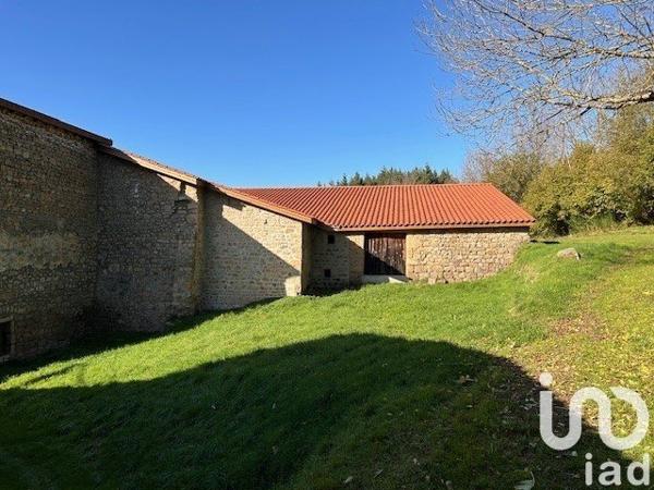 Ferme 10 pièces de 209 m² à Saint-Nizier-de-Fornas (42380)