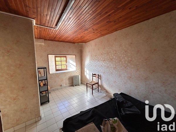 Ferme 10 pièces de 209 m² à Saint-Nizier-de-Fornas (42380)