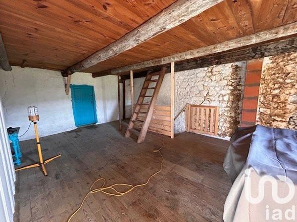 Ferme 10 pièces de 209 m² à Saint-Nizier-de-Fornas (42380)