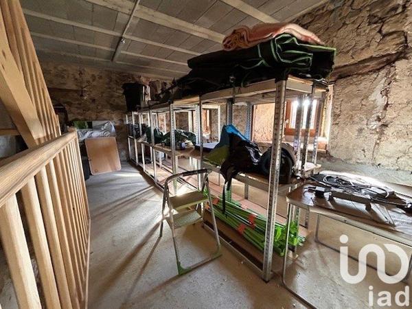 Ferme 10 pièces de 209 m² à Saint-Nizier-de-Fornas (42380)