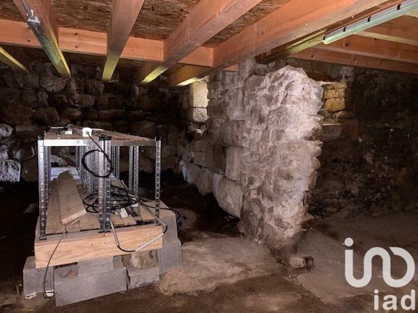 Ferme 10 pièces de 209 m² à Saint-Nizier-de-Fornas (42380)