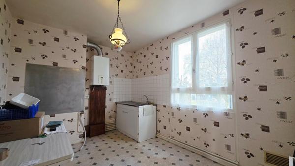 SAINT DOULCHARD MAISON DE 102M²  5 PIECES 3 CHAMBRES GARAGE