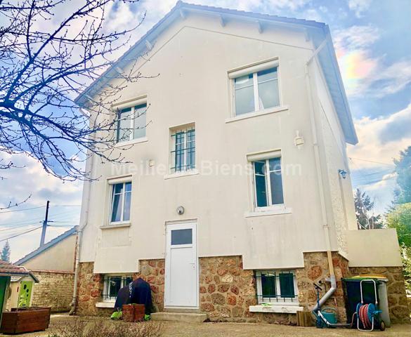 Maison 92 m2-3 chambres-1 bureau-jardin 300 m2